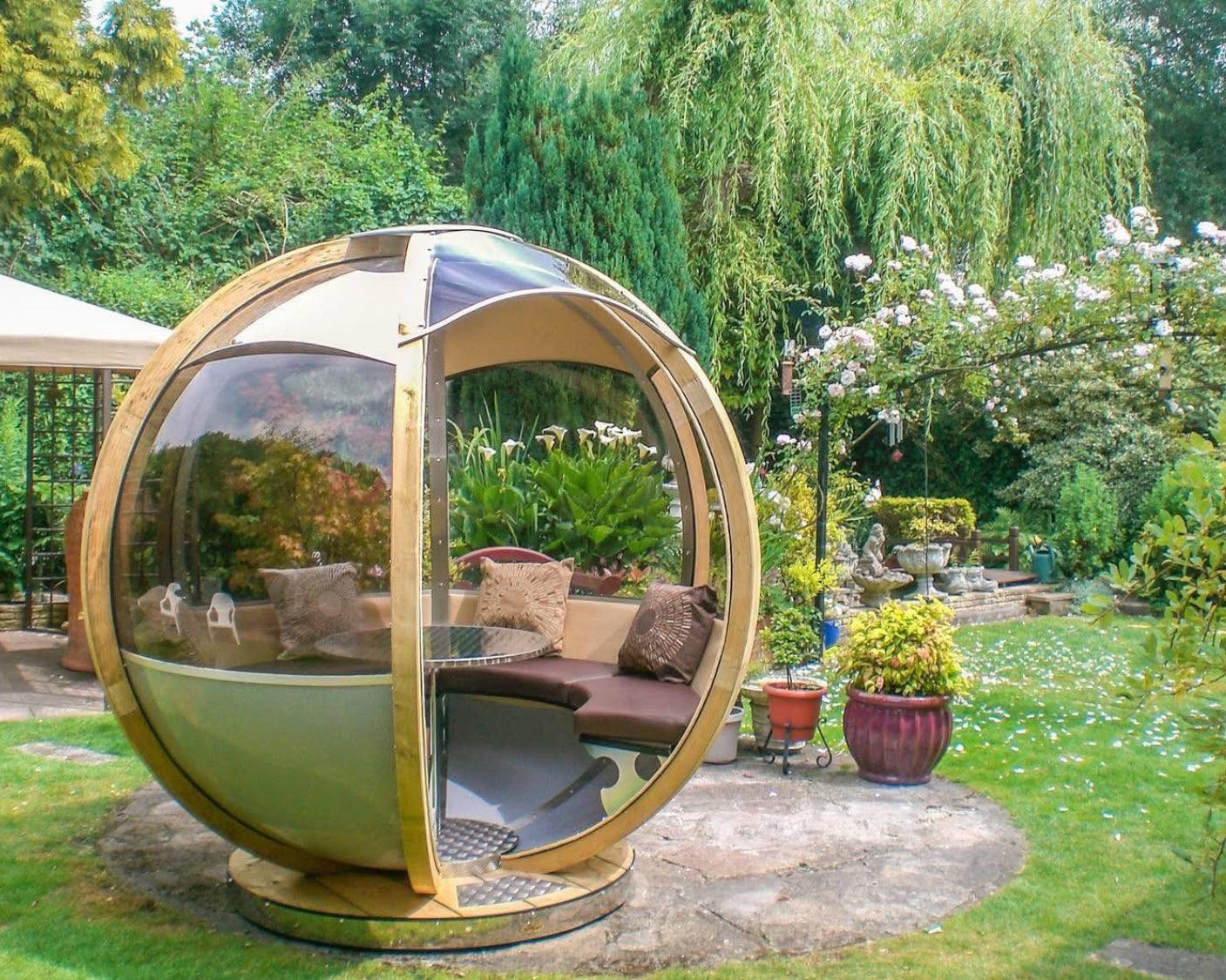 The Rotating Seater Ornate Garden Pod