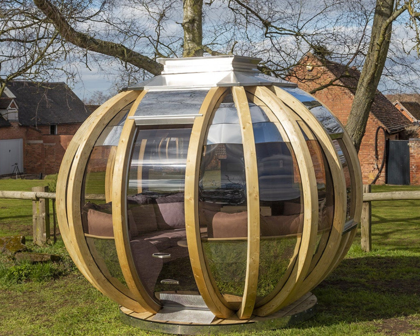 The Deluxe Ornate Garden Pod