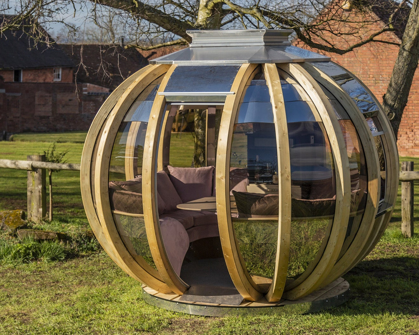 The Deluxe Ornate Garden Pod